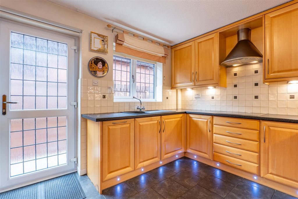 Property photo 3 of 35 Kitchen