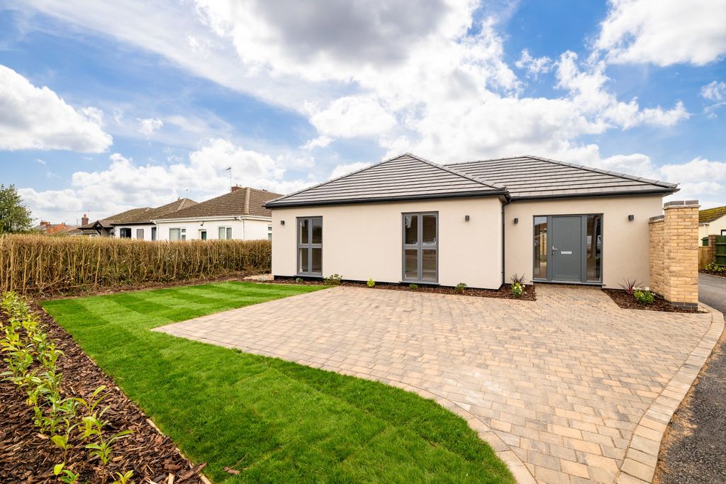 Property photo 1 of 38 5004432