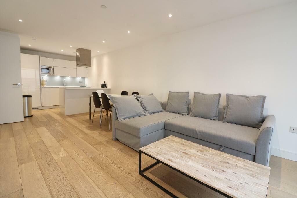 Property photo 1 of 8 Lounge