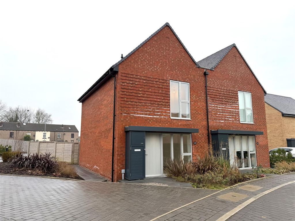 Property photo 1 of 13 External