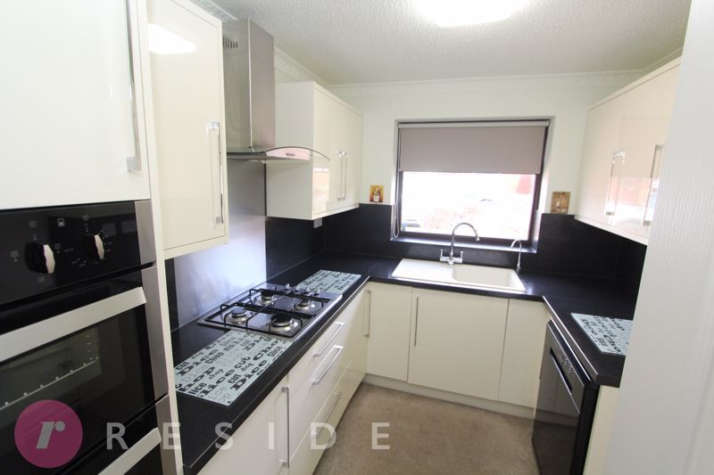 Property photo 3 of 14 Kitchen