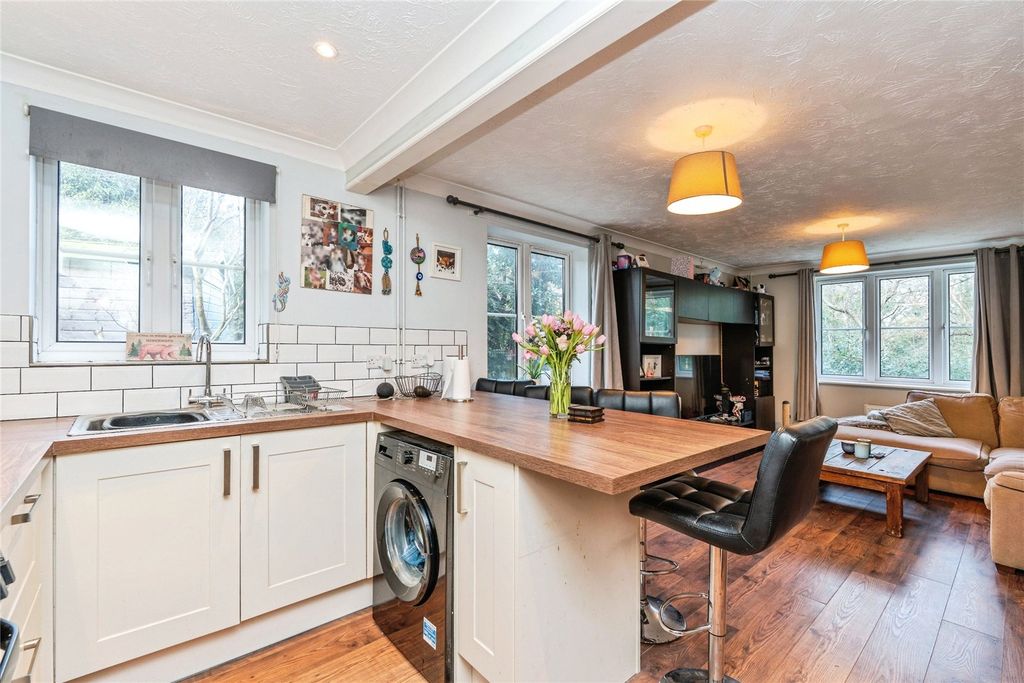 Property photo 2 of 15 Picture No. 21