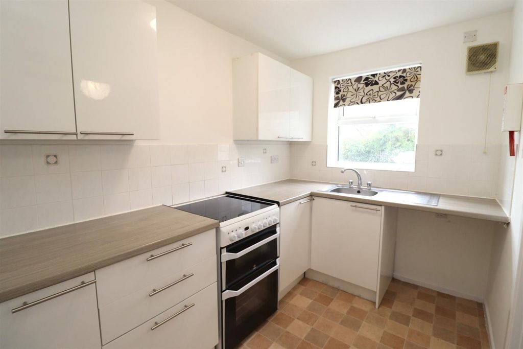 Property photo 2 of 11 Kitchen.Jpg