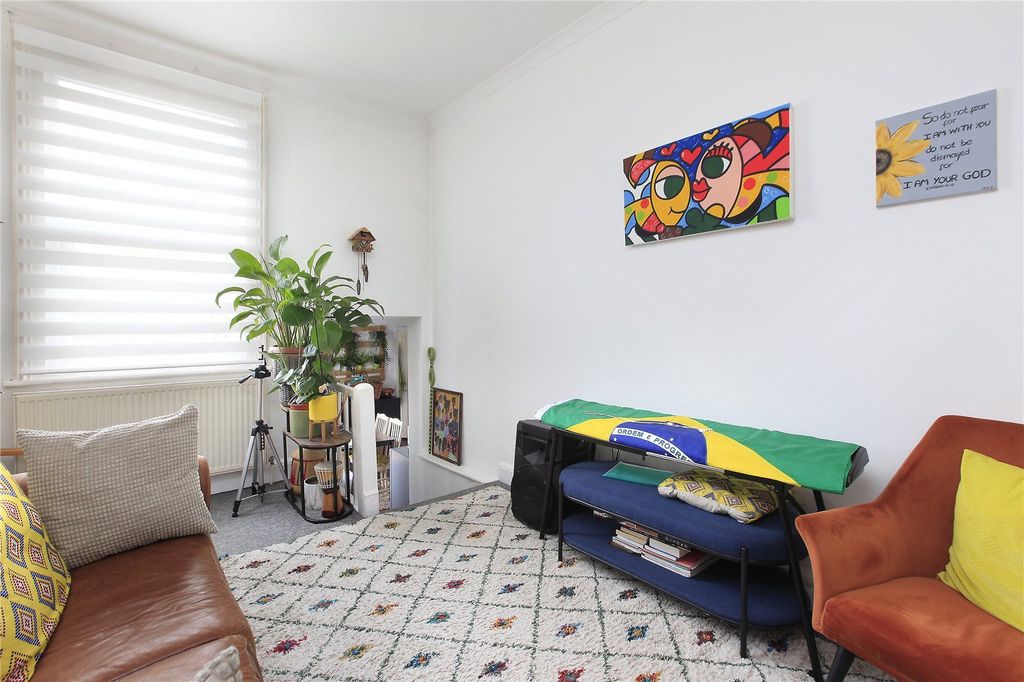 Property photo 3 of 11