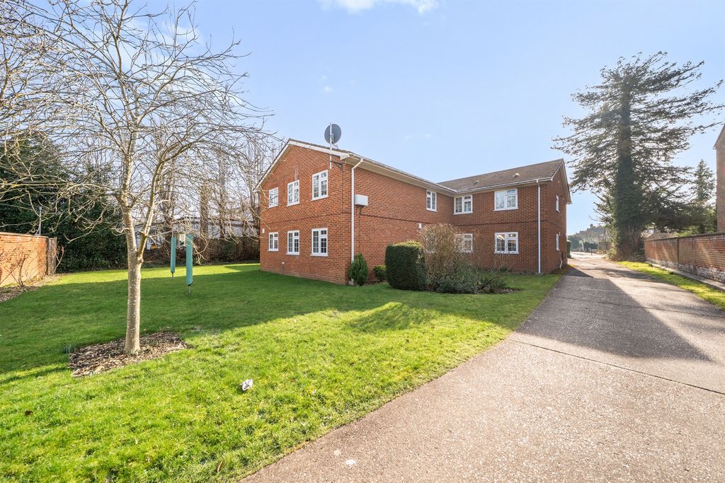 Property photo 1 of 12