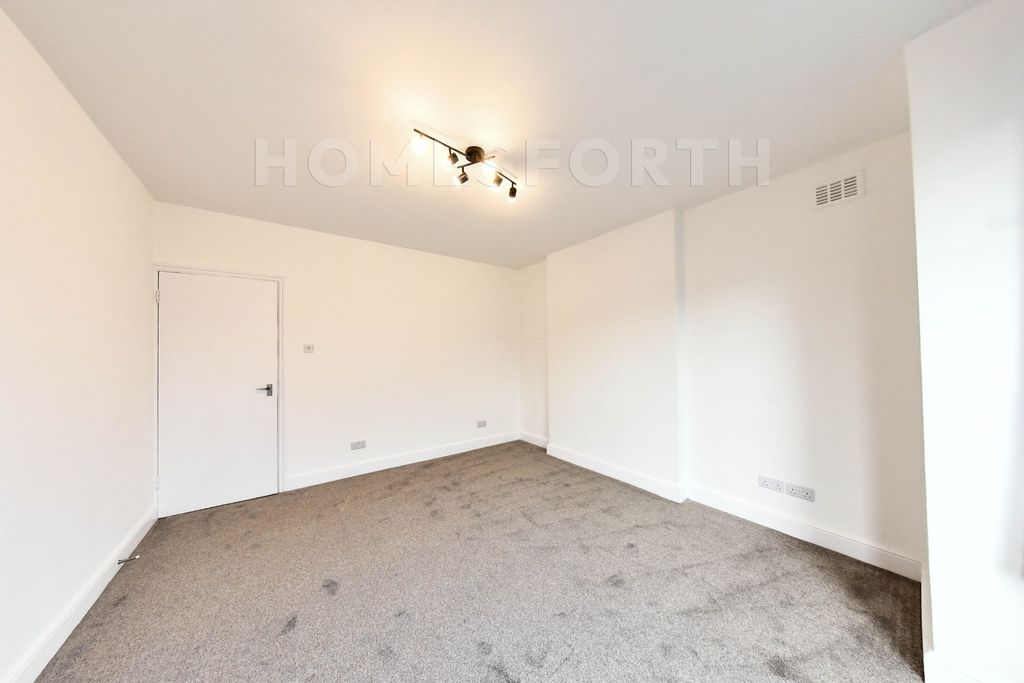 Property photo 3 of 15 Photo 4