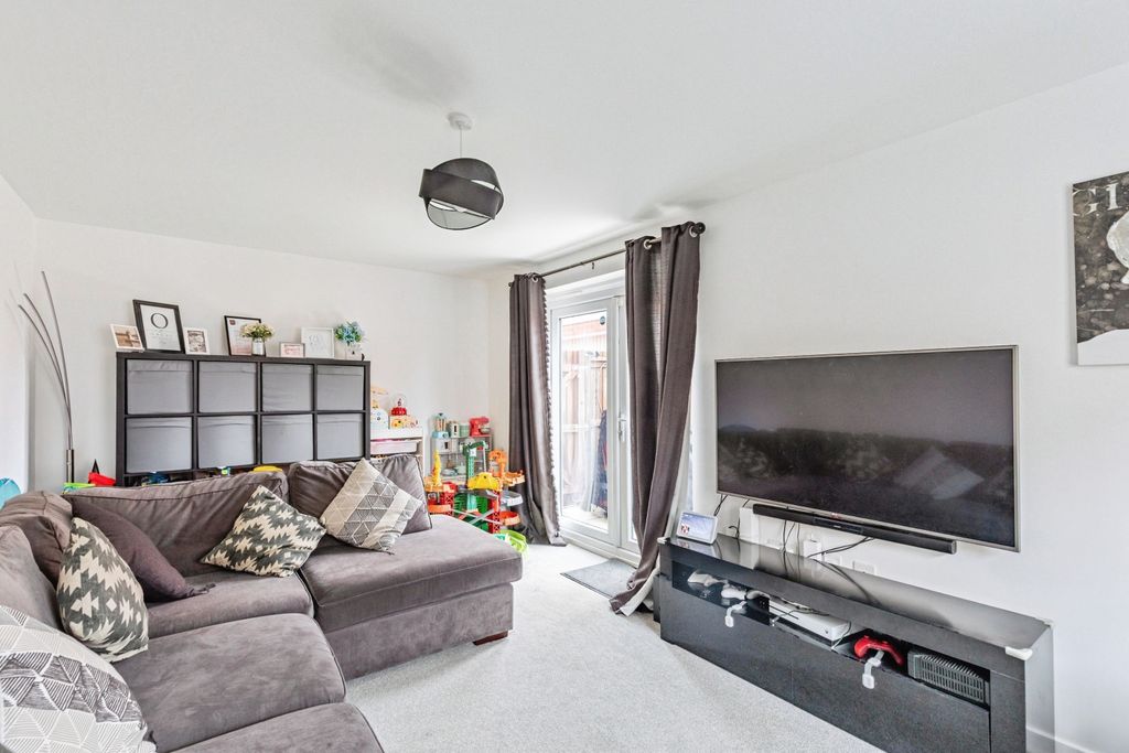 Property photo 2 of 20