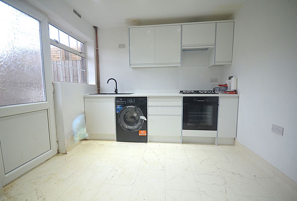 Property photo 2 of 8 Gallery