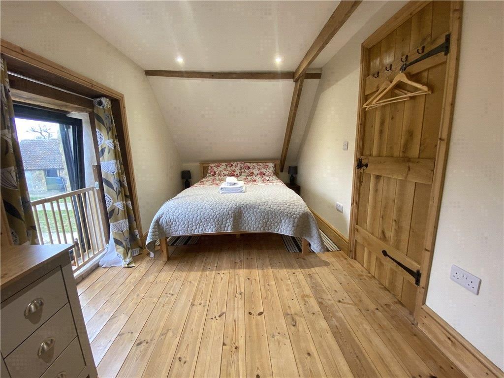 Property photo 3 of 9 Main Bedroom