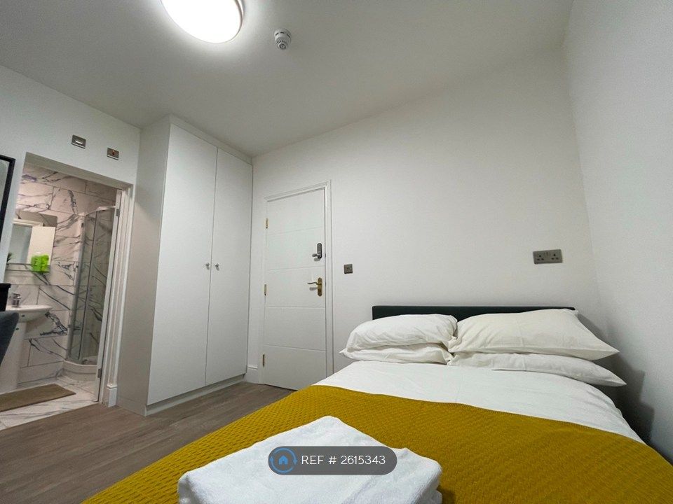 Property photo 1 of 29 Room 3