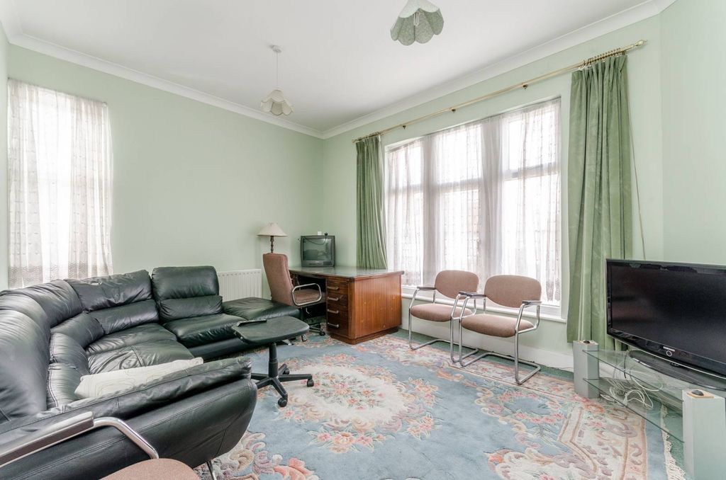 Property photo 2 of 6