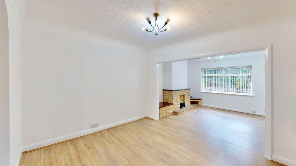 Property photo 2 of 31