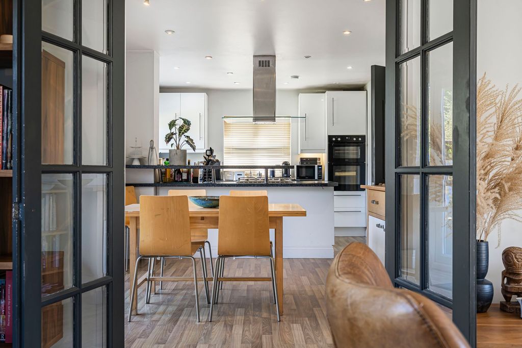 Property photo 2 of 29 Dining/Kitchen