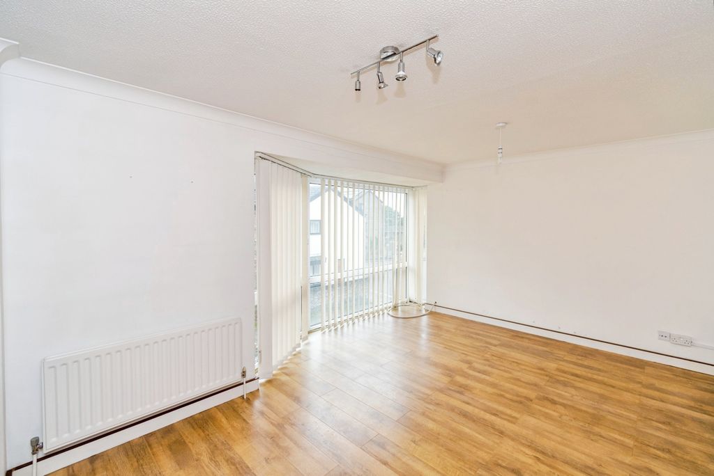 Property photo 3 of 18 Pbox-Img.Jpg