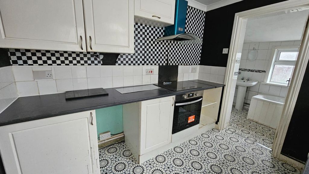 Property photo 1 of 8 Photo 0