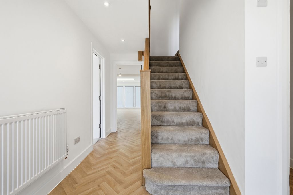 Property photo 3 of 26 Picture No. 24