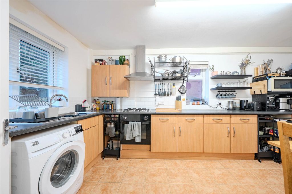 Property photo 2 of 17 Picture No. 12