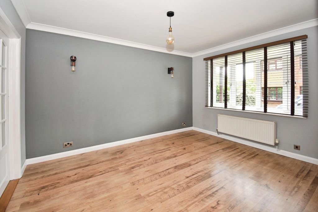 Property photo 3 of 16 Pbox-Img.Jpg