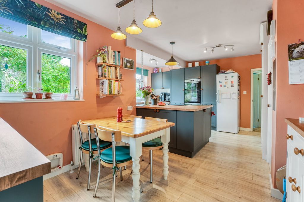 Property photo 3 of 47