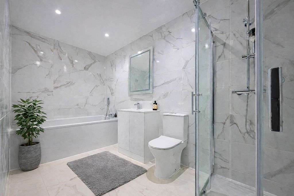 Additional image 6 of 2 bed flat for saleLondon Road, Hadleigh, Benfleet SS7