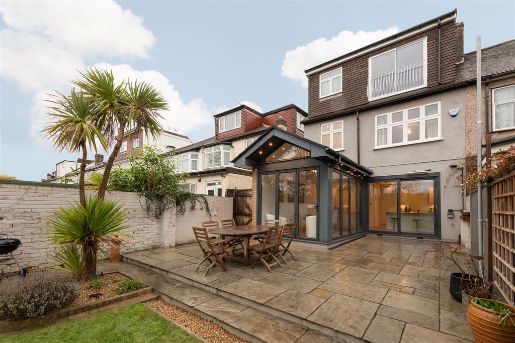 Property photo 2 of 23 Burleigh 22.Jpg