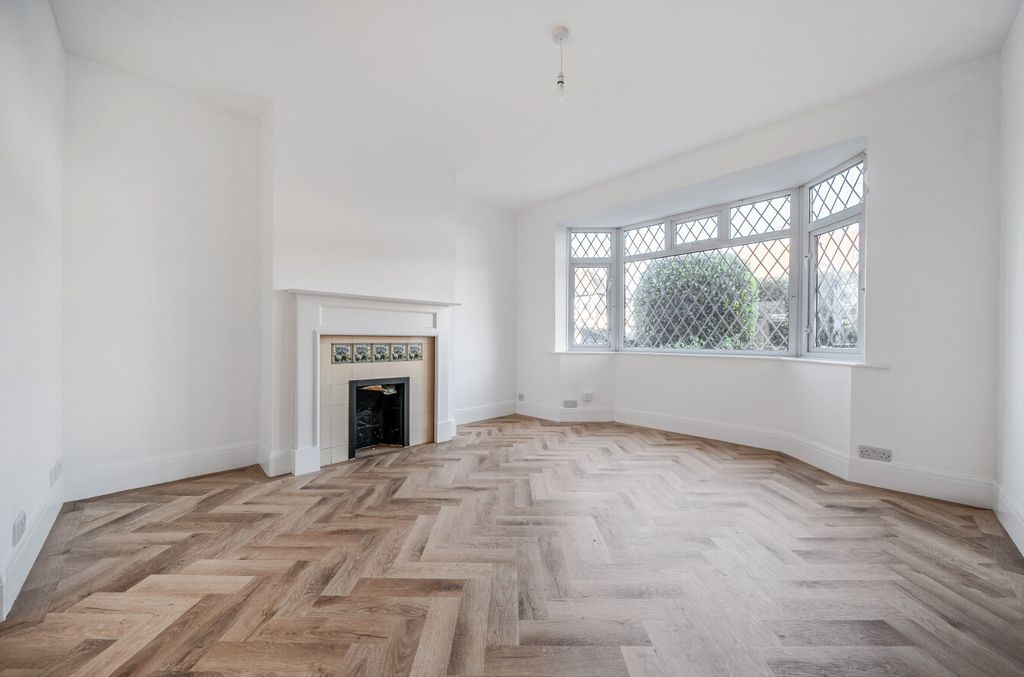 Property photo 2 of 16 1454865-9-69F2438...