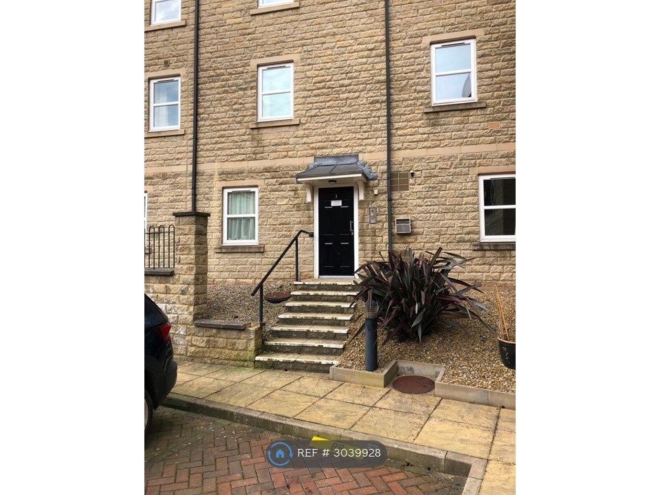 Property photo 3 of 15 Building Entrance