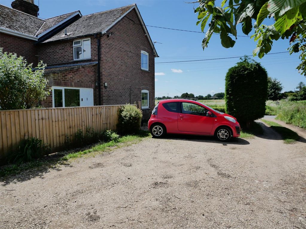 Property photo 2 of 17 Parking
