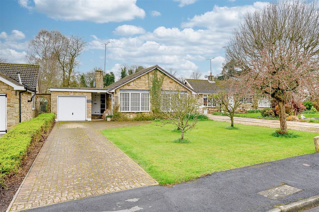 Property photo 1 of 16 External