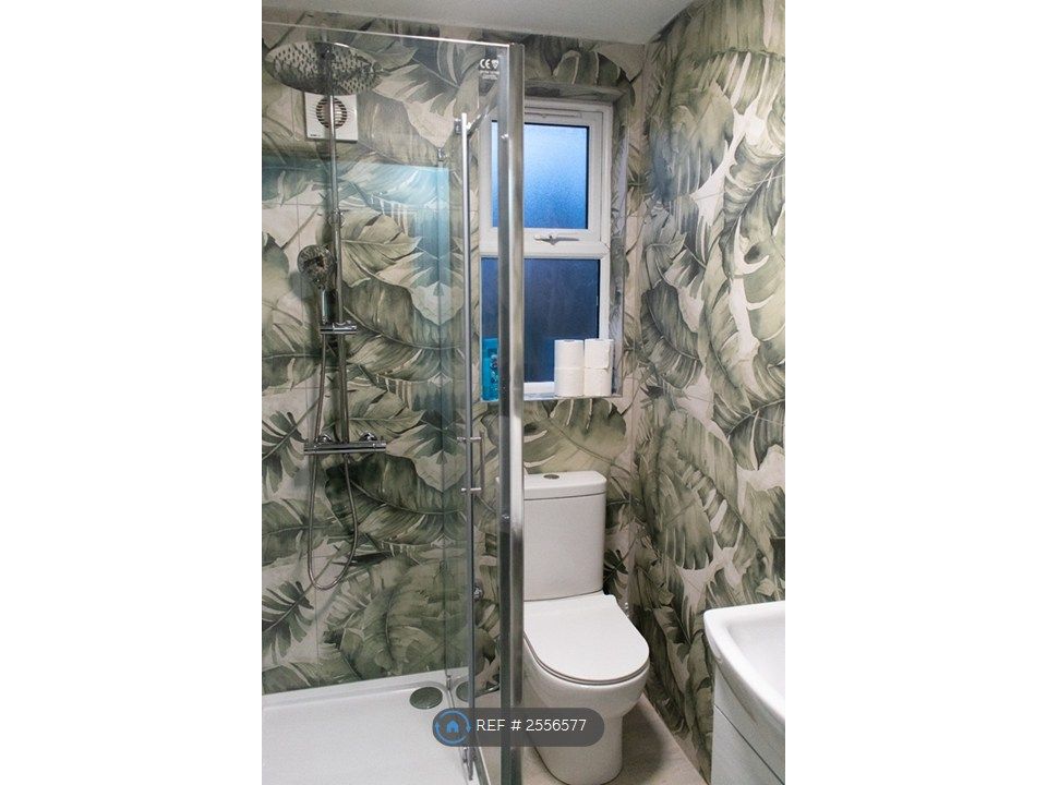 Property photo 3 of 17 Bathroom