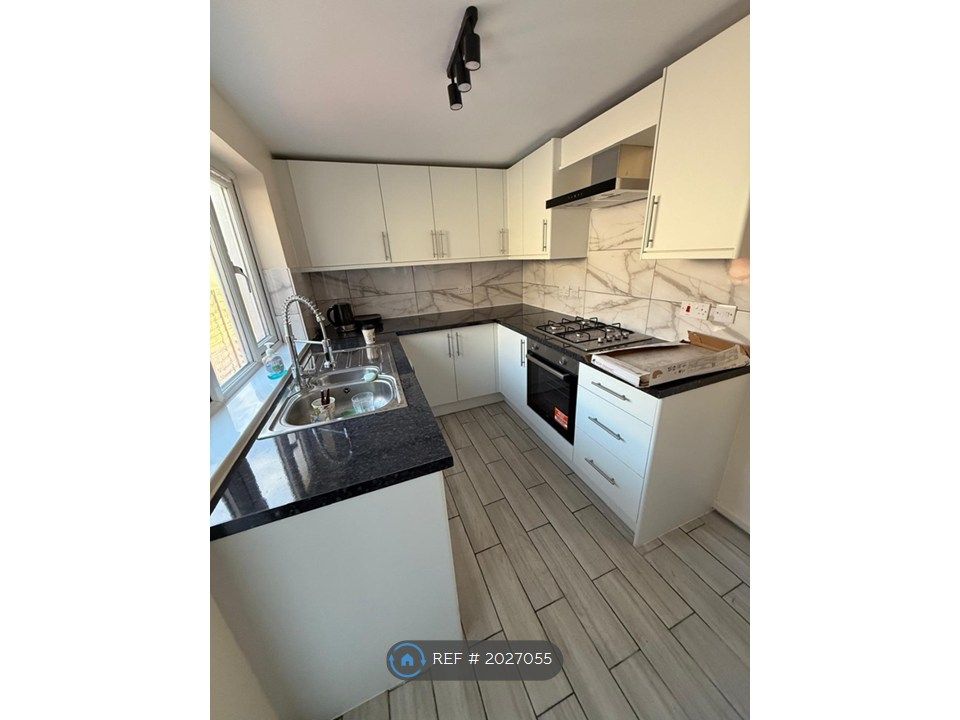 Property photo 1 of 8 Kitchen