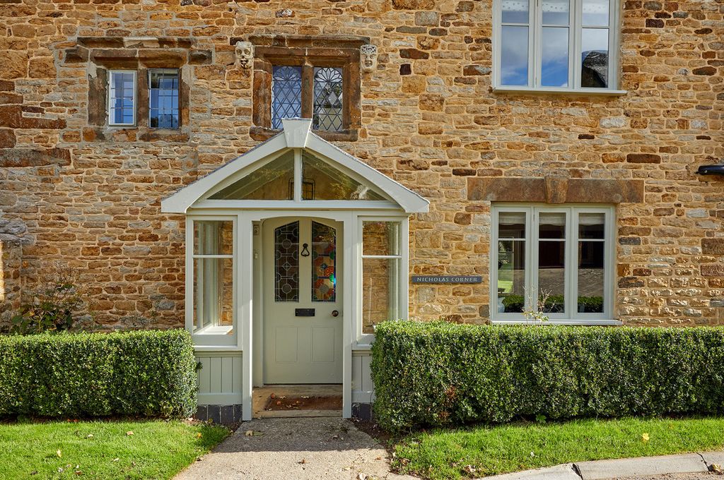 Property photo 2 of 31