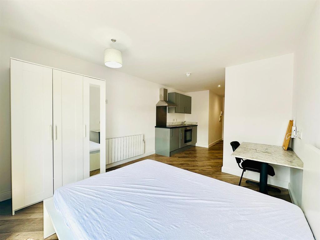Property photo 1 of 9 Studio
