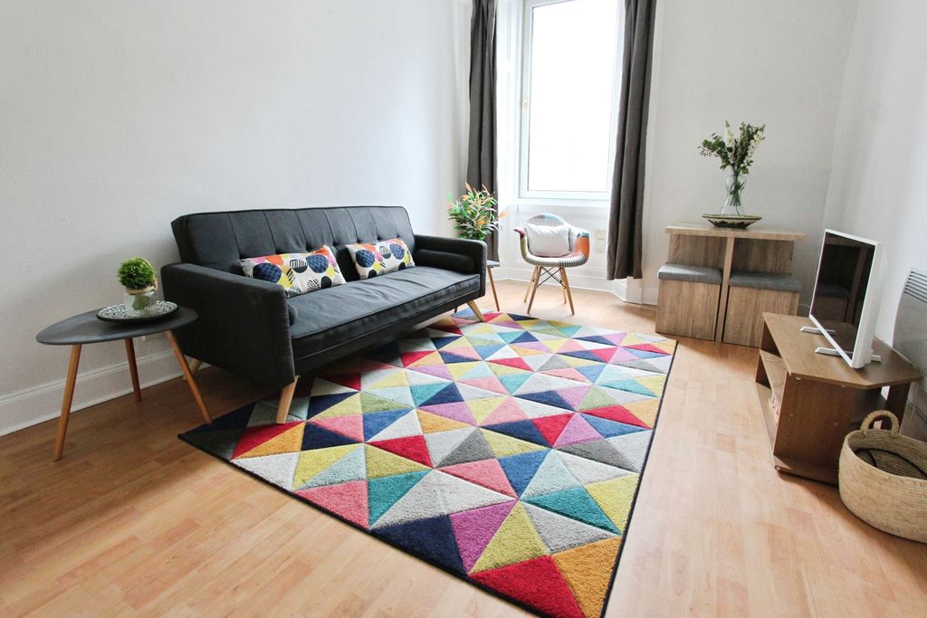 Property photo 3 of 8 Lounge