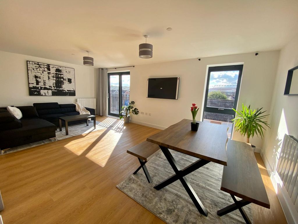 Property photo 2 of 17