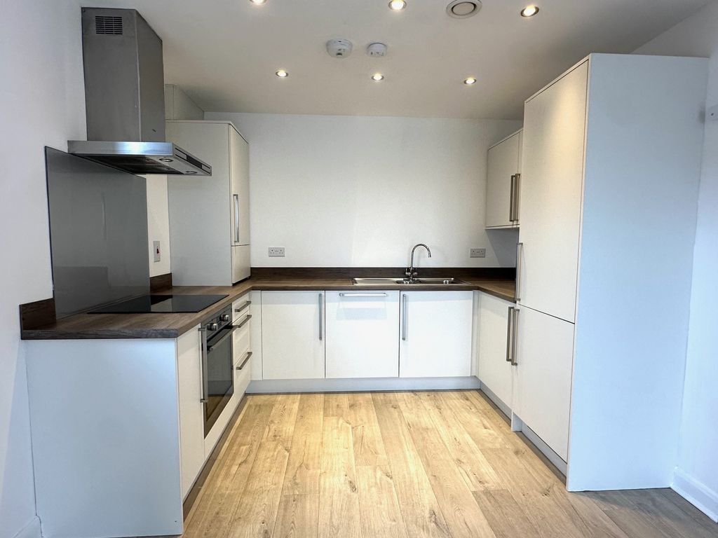 Property photo 3 of 8 Kitchen