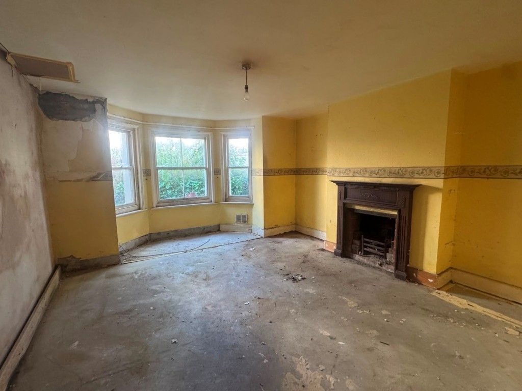 Property photo 2 of 8 Living Room