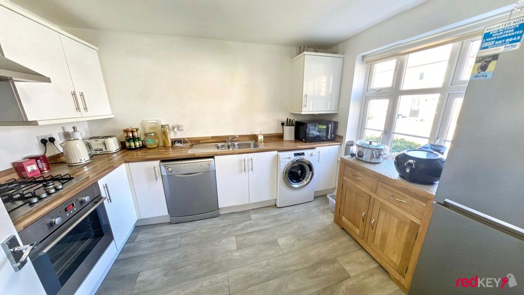 Property photo 3 of 7 Kitchen