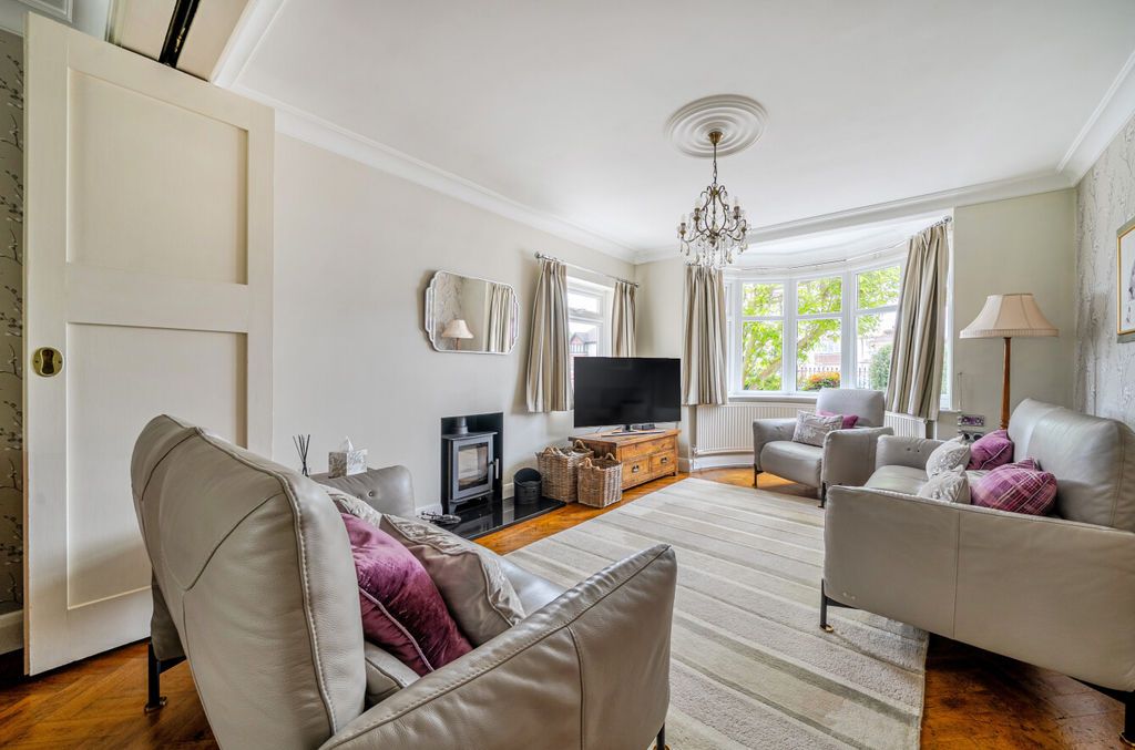 Property photo 2 of 25 Lounge