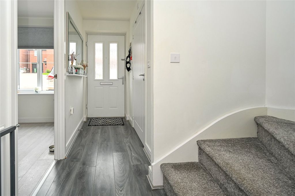 Property photo 2 of 16 Picture No. 11