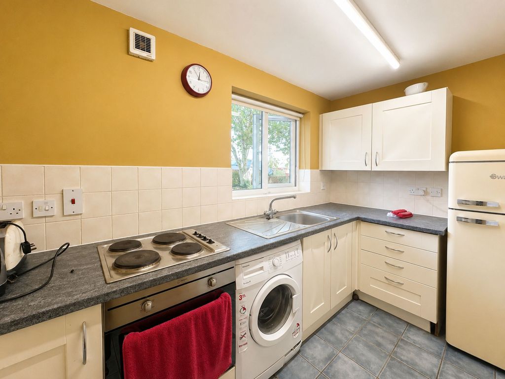 Property photo 2 of 6 Kitchen