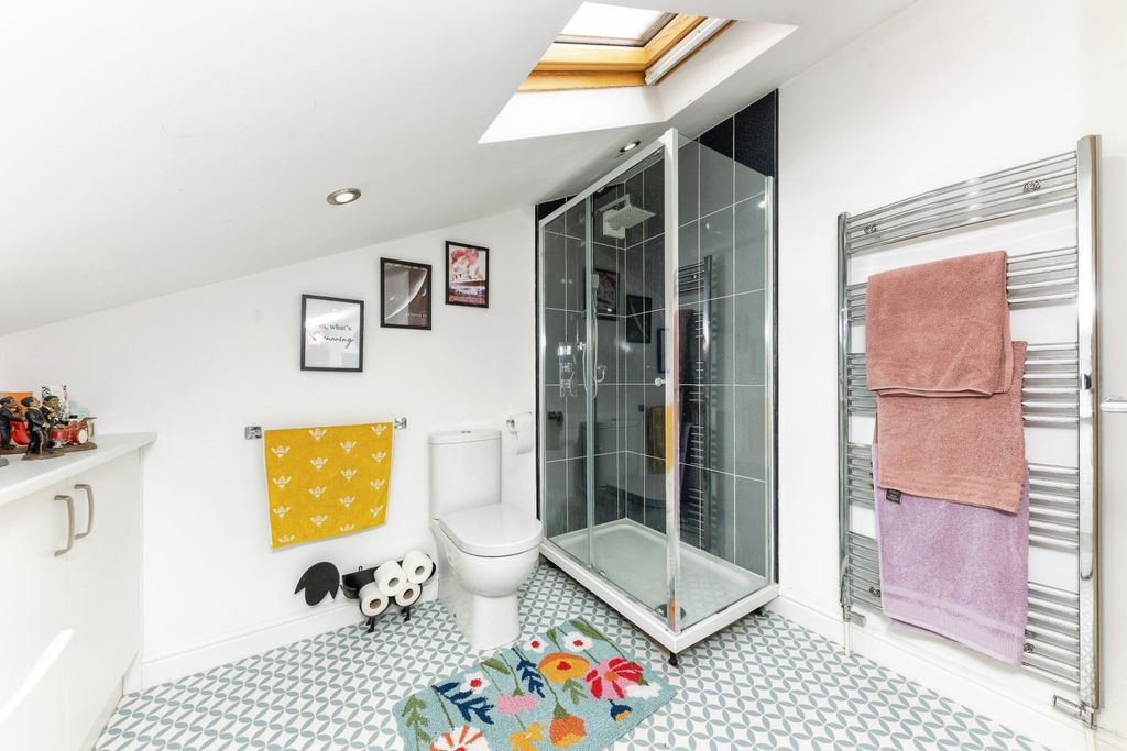 Property photo 3 of 19 Shower Room
