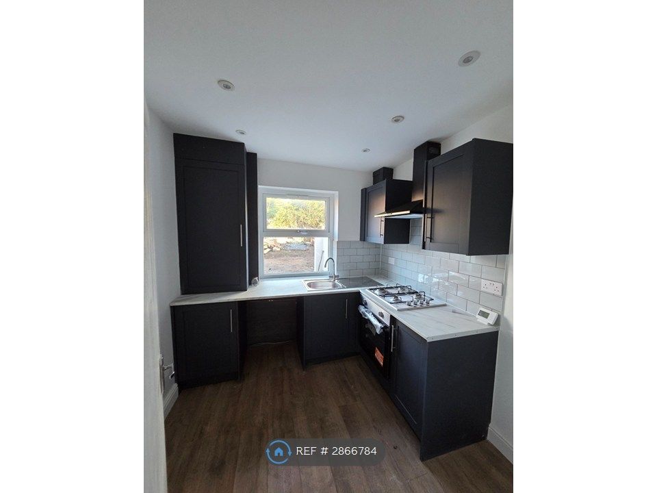 Property photo 2 of 33