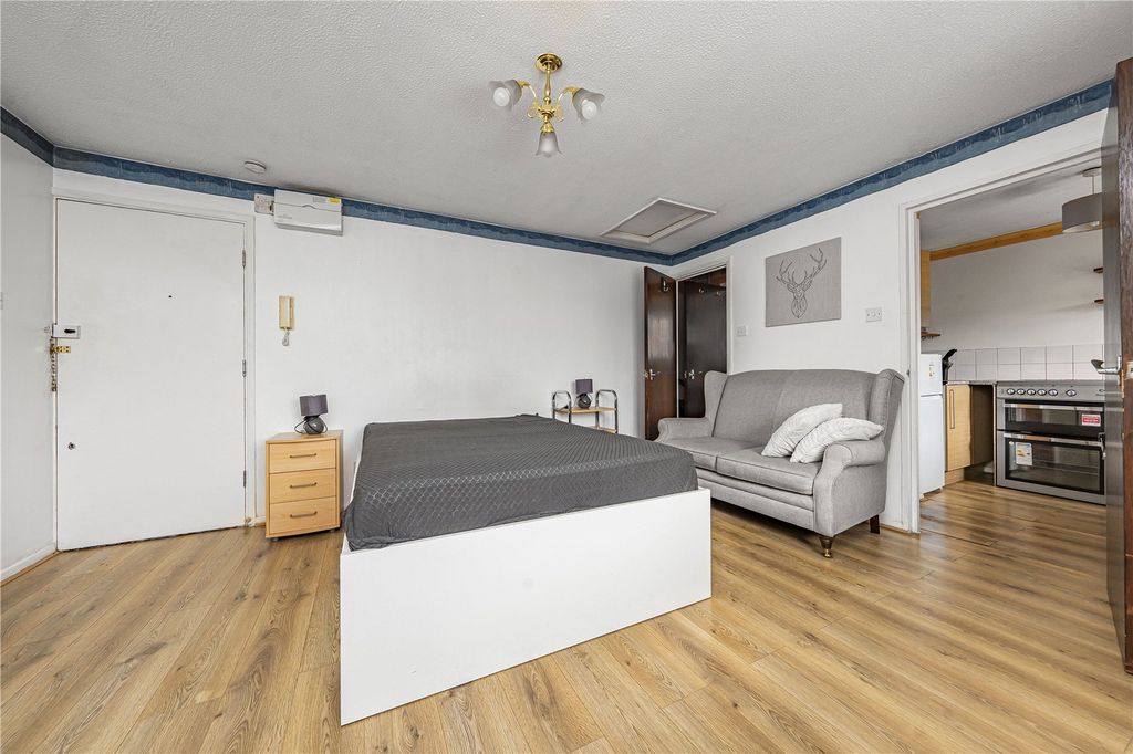 Property photo 3 of 8 Picture No. 04