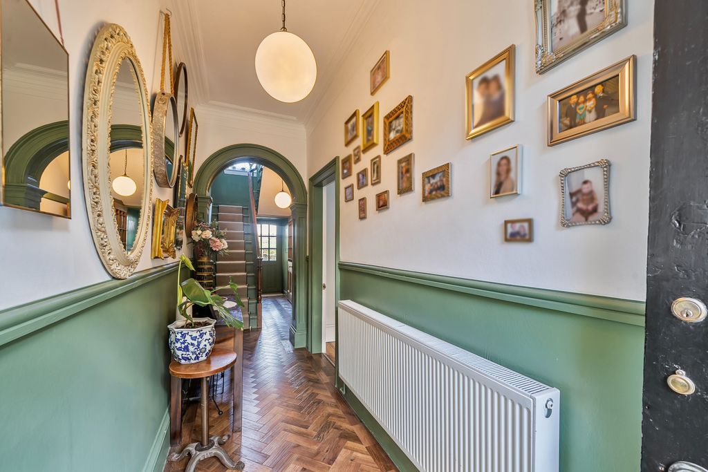 Property photo 2 of 22