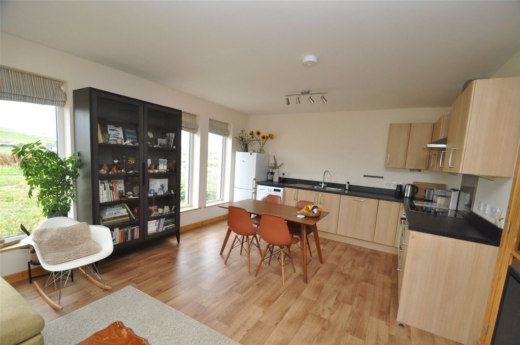 Property photo 3 of 16 Living Room (1)