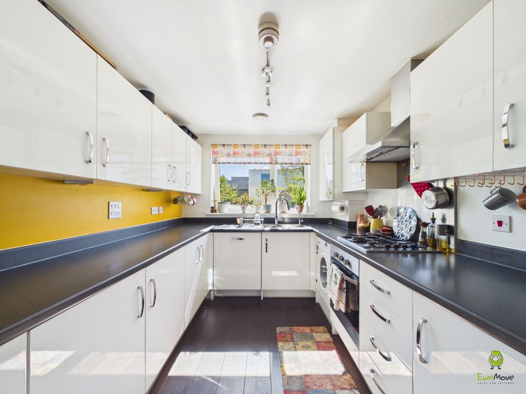 Property photo 3 of 22 Presented By Nicoleta At Ewemove Bexleyheath And