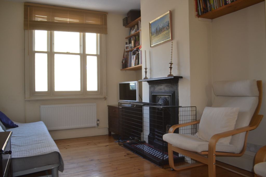 Property photo 2 of 9 Lounge