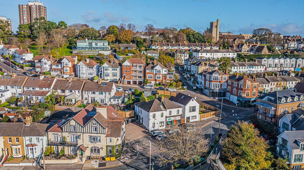 Property photo 1 of 25