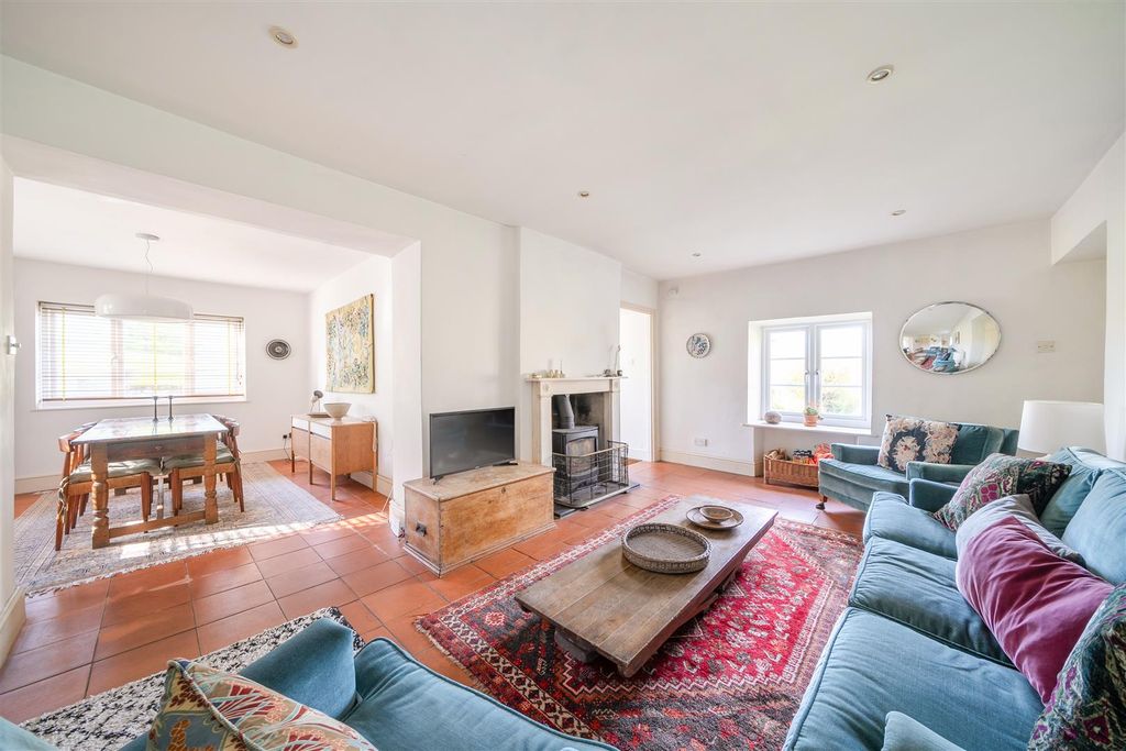 Property photo 2 of 19 Sitting Room